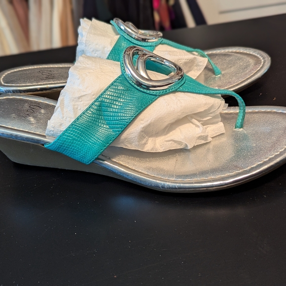 Elegant Turquoise Sandals with Silver Detail - Picture 3 of 7